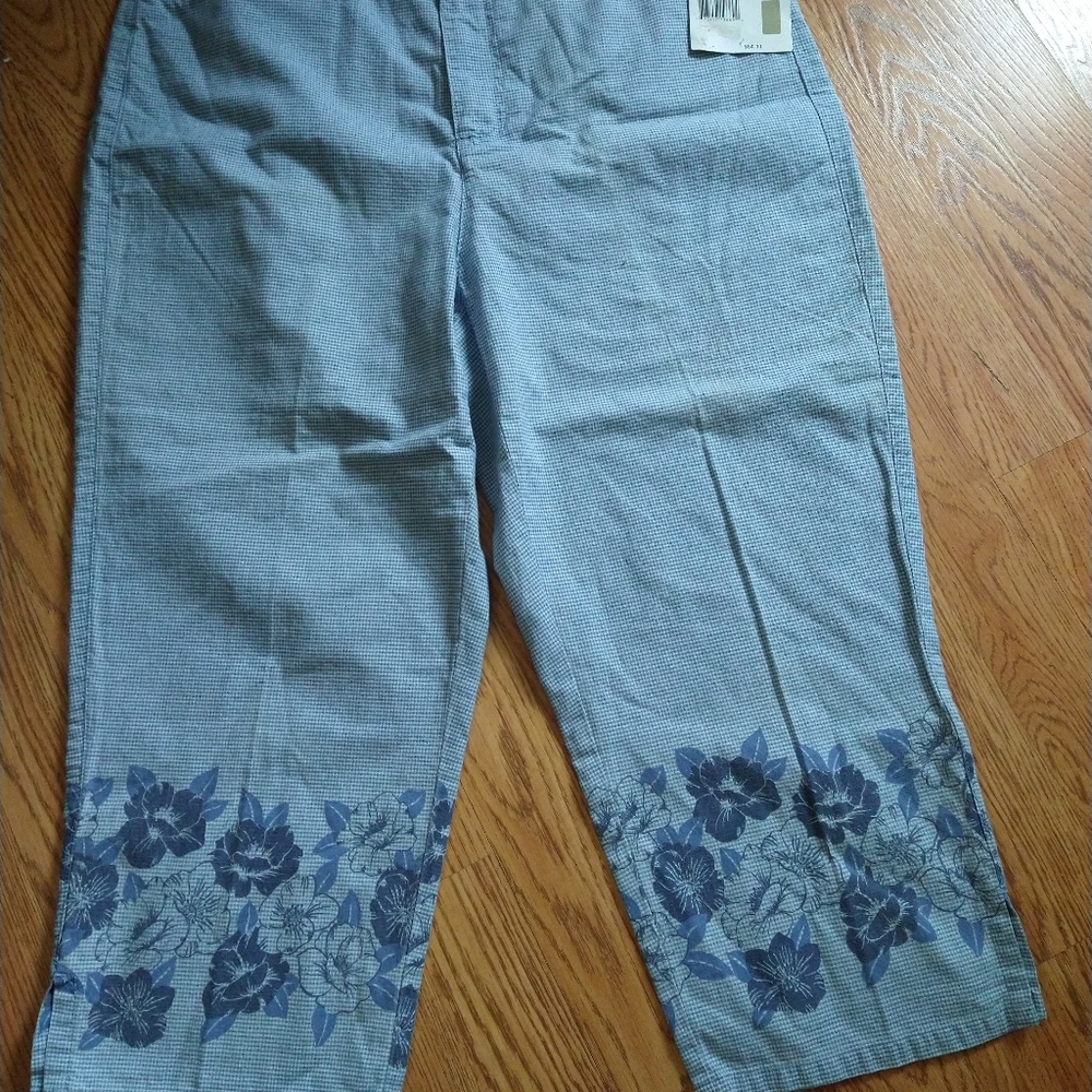 Brand New Liz Claiborne Capris